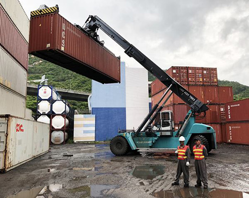 山西啟洋簡述，購買集裝箱正面吊需注重哪些方面？